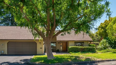 5 Deerfield Ln, Novato, CA 94947