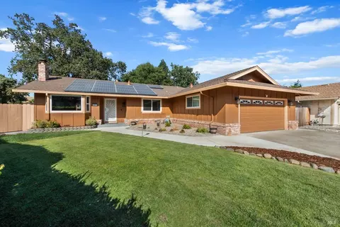 221 N Alamo Dr, Vacaville, CA 95688