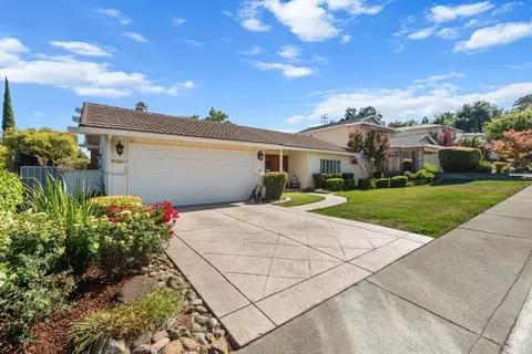 490 Oak View Dr, Vacaville, CA 95688 photo 2
