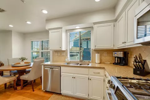 232 E St, Benicia, CA 94510 photo 6