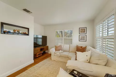 232 E St, Benicia, CA 94510 photo 9