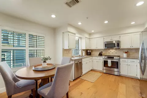 232 E St, Benicia, CA 94510 photo 5