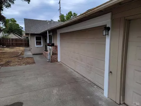 749 W C St, Dixon, CA 95620 photo 5