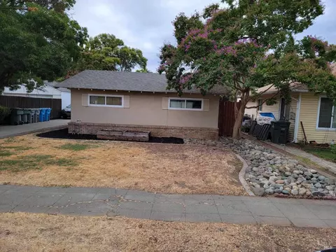 749 W C St, Dixon, CA 95620 photo 2