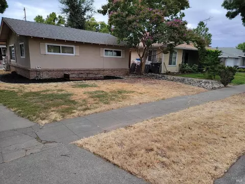 749 W C St, Dixon, CA 95620