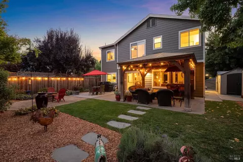 1352 Fryer Creek Dr, Sonoma, CA 95476