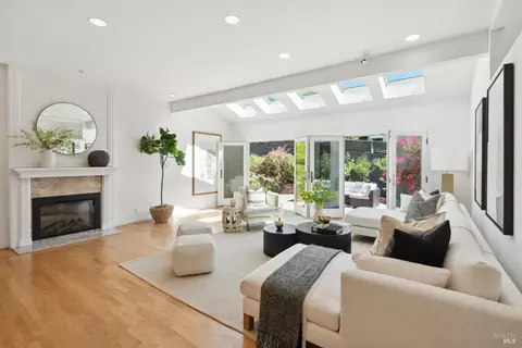 68 Upper Oak Dr, San Rafael, CA 94903