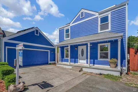 981 Kingwood St, Santa Rosa, CA 95401