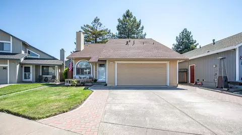 7414 Monique Pl, Rohnert Park, CA 94928