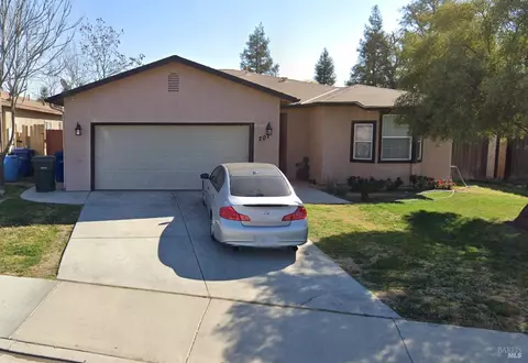 201 Isla Del Sol Dr, Bakersfield, CA 93307