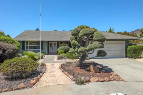 4 Mockingbird Pl, Santa Rosa, CA 95409