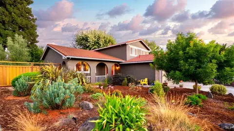 244 Redwood Cir, Petaluma, CA 94954