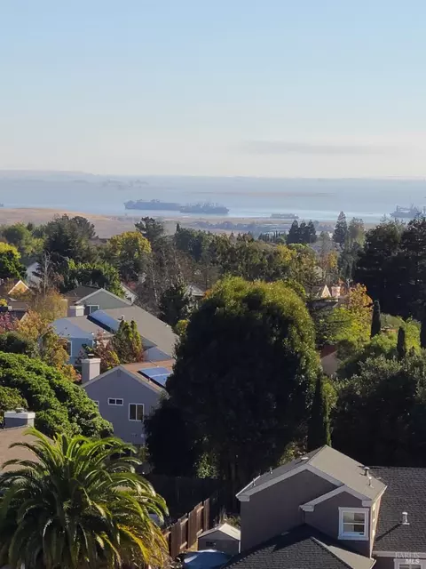 662 Windsor Dr, Benicia, CA 94510 photo 2