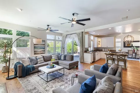 27 Emperor Way, Napa, CA 94558