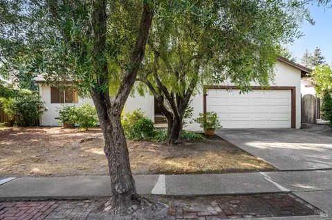 573 Este Madera Dr, Sonoma, CA 95476