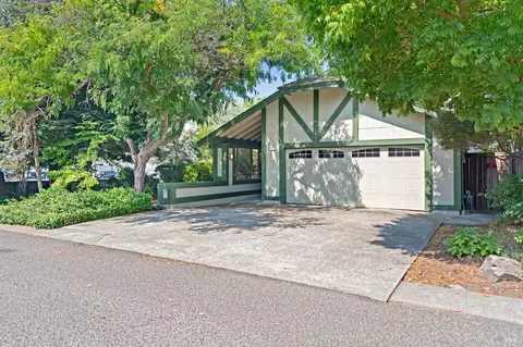 1049 S Ely Blvd S, Petaluma, CA 94954