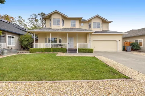 3504 Banyan St, Santa Rosa, CA 95403