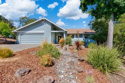 6477 Meadowridge Dr, Santa Rosa, CA 95409
