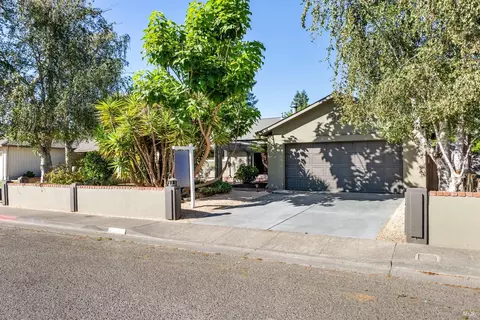 360 Brookhaven Ct, Sebastopol, CA 95472