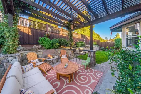4 Capitola Ct, Napa, CA 94559 photo 2