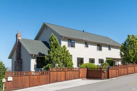 2232 Laguna Vista Dr, Novato, CA 94945