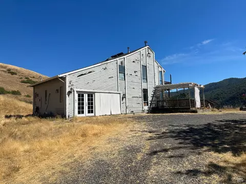 4555 Shale Ln, Ukiah, CA 95482 photo 2