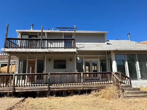 4555 Shale Ln, Ukiah, CA 95482