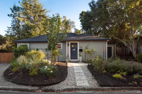 1028 Hyland Dr, Santa Rosa, CA 95404