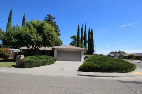 800 Avon Ct, Dixon, CA 95620