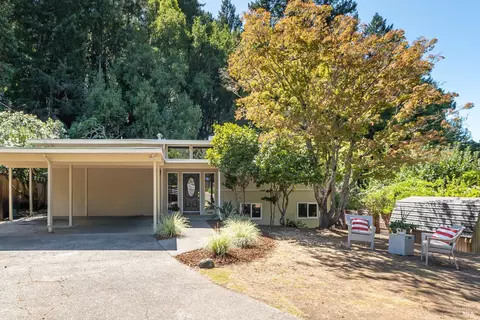 2 Buckeye Cir, Woodacre, CA 94973