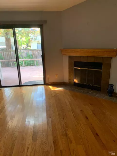 3 Vanessa Ct E, Napa, CA 94558 photo 4