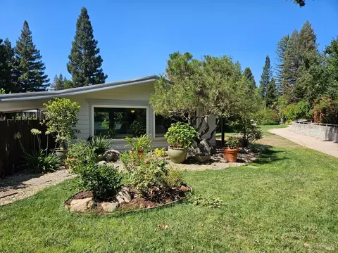 17 Los Robles Ct, Saint Helena, CA 94574