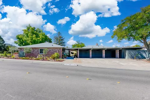 343 Valley Oaks Dr, Santa Rosa, CA 95409