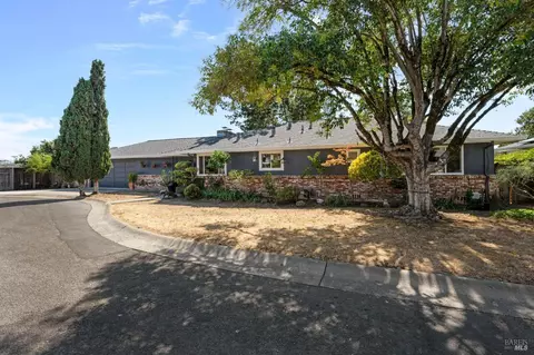 15 Brainerd Ave, Petaluma, CA 94952