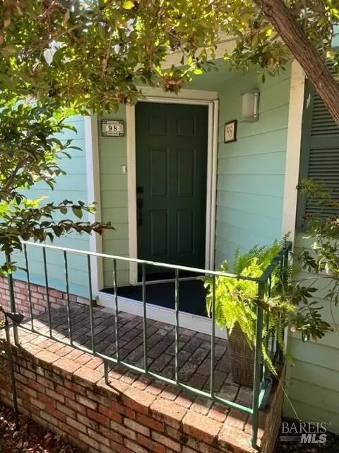 98 Falcon Crest Cir, Napa, CA 94558