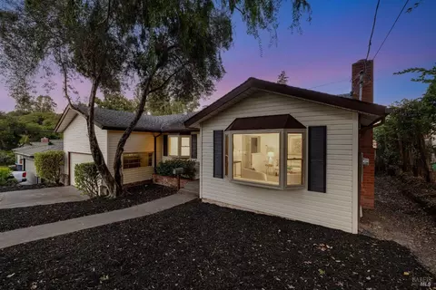 824 Elm Dr, Petaluma, CA 94952