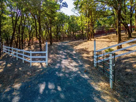 19000 Walker Rd, Willits, CA 95490