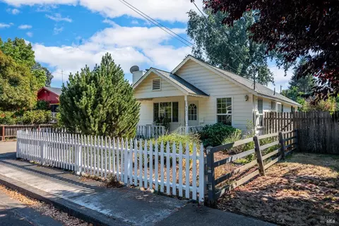 93 W Oak St, Willits, CA 95490