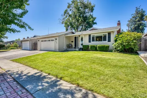 3733 Willis Dr, Napa, CA 94558