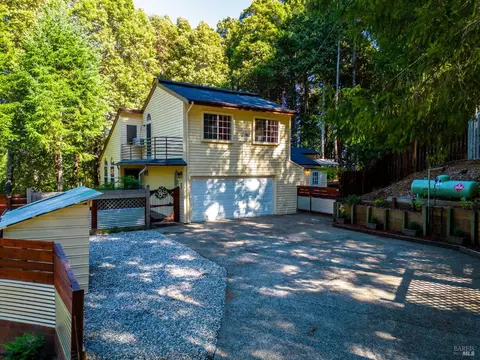 2111 Clover Dr, Willits, CA 95490