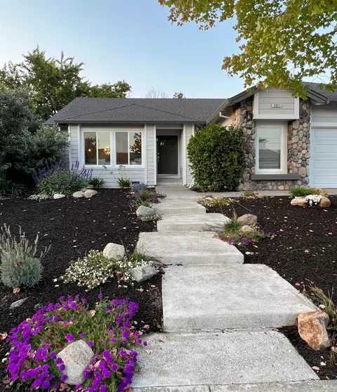 2027 Crimson Ln, Santa Rosa, CA 95403