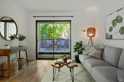 24 Village Cir, San Rafael, CA 94903