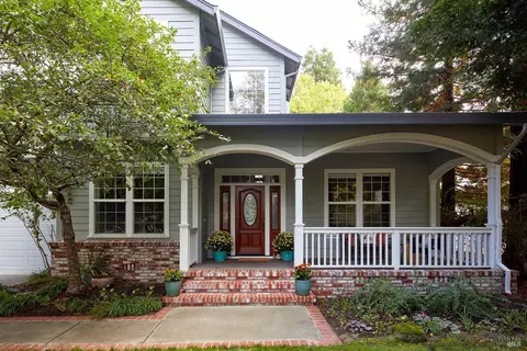 8121 Ragle Pl, Sebastopol, CA 95472