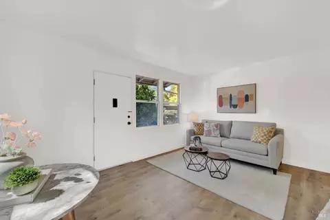 76 Livingston Ct, Novato, CA 94949