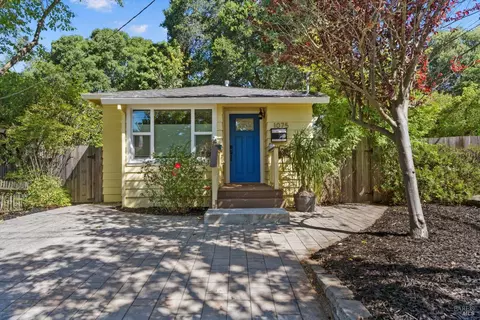 1075 Clark St, Santa Rosa, CA 95404
