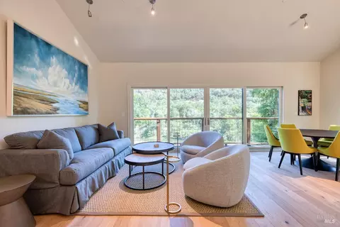 2439 N Fitch Mountain Rd, Healdsburg, CA 95448