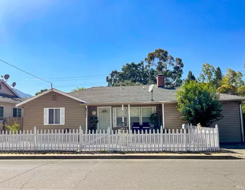 808 Waugh Ln, Ukiah, CA 95482