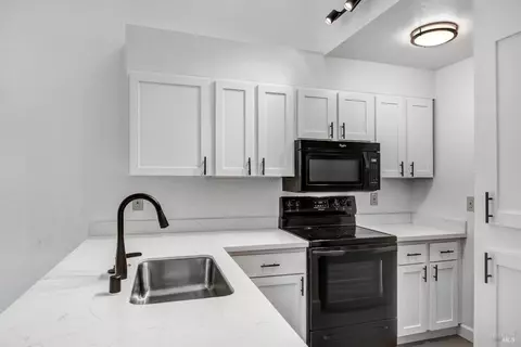 154 Courtyards E, Windsor, CA 95492 photo 3