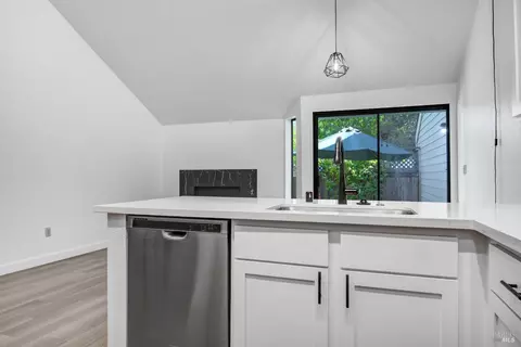 154 Courtyards E, Windsor, CA 95492 photo 4