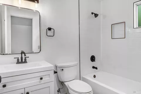 154 Courtyards E, Windsor, CA 95492 photo 9